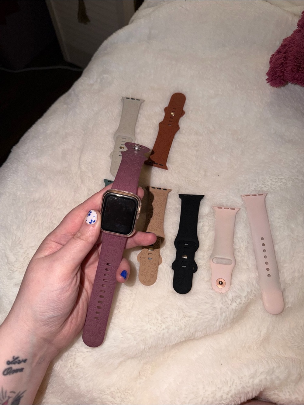 Series 4 Apple Watch W/ Multiple Interchangeable Bands (92% Battery Health)
